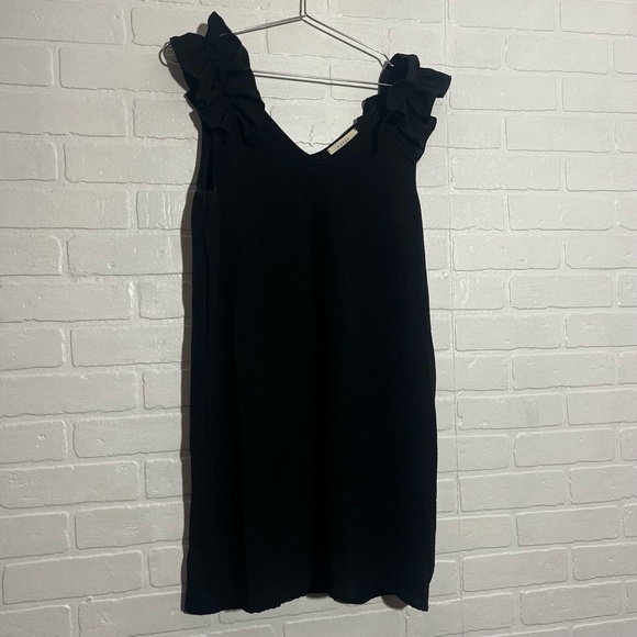 entro Dresses & Skirts - Entro Womens Mini Dress Black Ruffled Cap Sleeves V Neck Chic Medium NWT